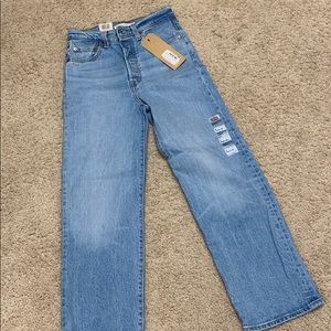 Levi’s Ribcage Straight Ankle Jeans
